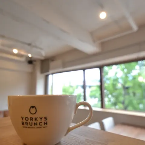 YORKYS BRUNCH のカップ